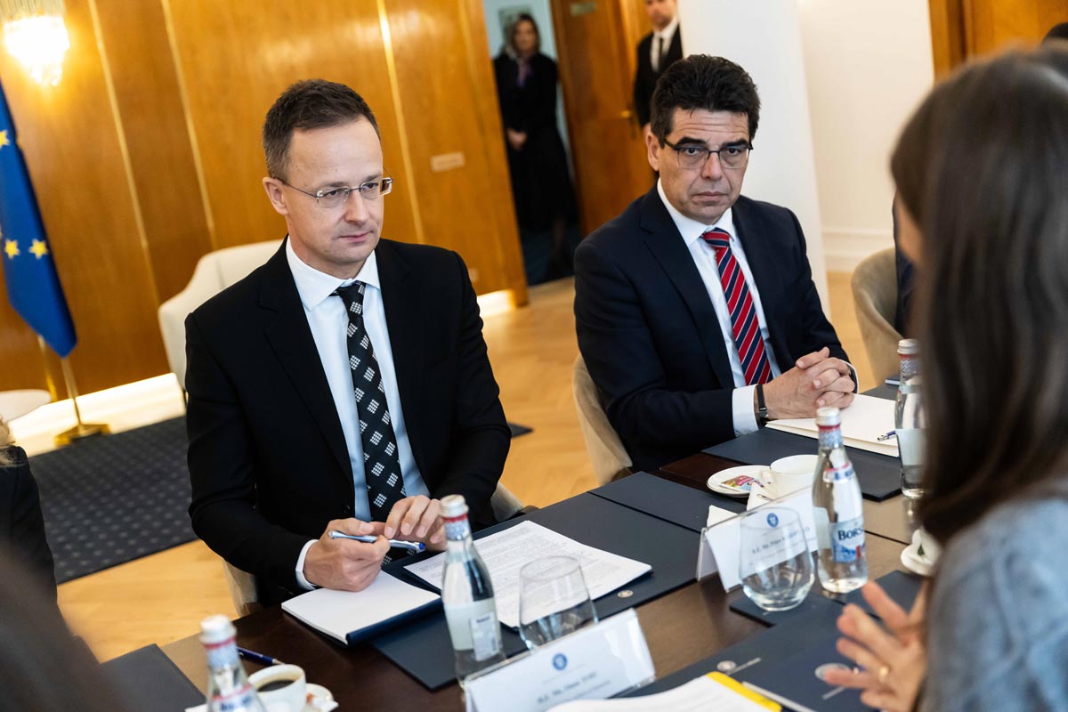 Szijjártó Péter külgazdasági és külügyminiszter, Zsigmond Barna Pál államtitkár