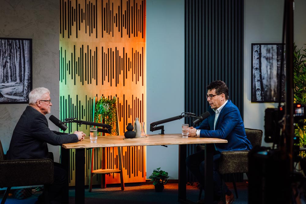 Erdélyi körútja során Marosvásárhelyre is ellátogatott Zsigmond Barna Pál országgyűlési képviselő, európai uniós ügyekért felelős miniszterhelyettes. Szülővárosában polgármesterekkel, egyházi vezetőkkel és közéleti szereplőkkel találkozott, a Transzilván podcastban