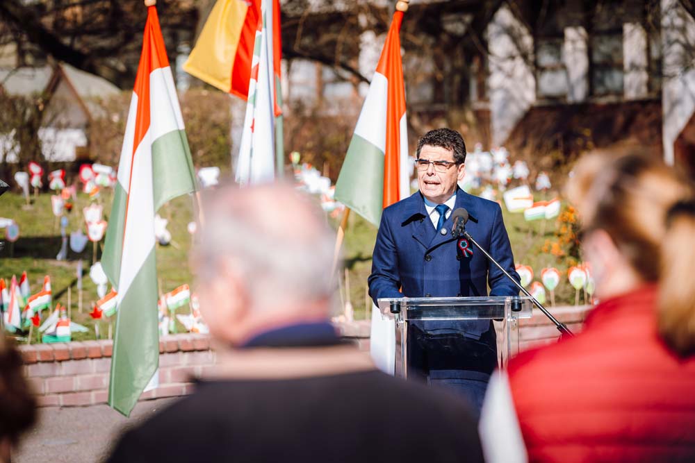 Tisztelet a bátraknak – Újpesten emlékeztek az 1848-as hősökre